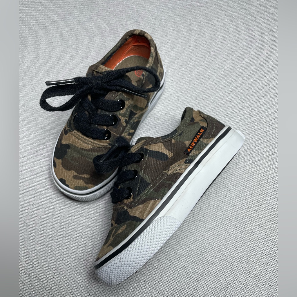 Airwalk Camo Sneakers | Size 6